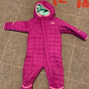 Northface snowsuit 12-18